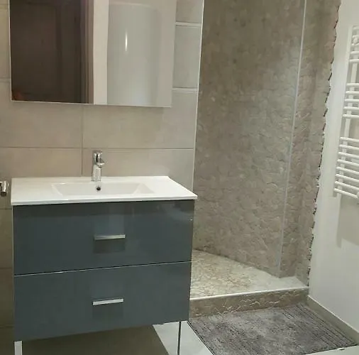 T2 De 45 M2 Sur Avec Jardin Porticcio (Corsica)